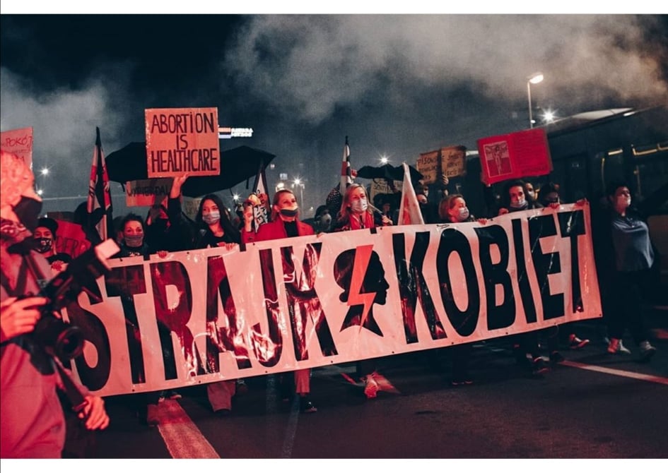 Poljska nakon masovnih prosvjeda odgađa primjenu odluke o zabrani pobačaja