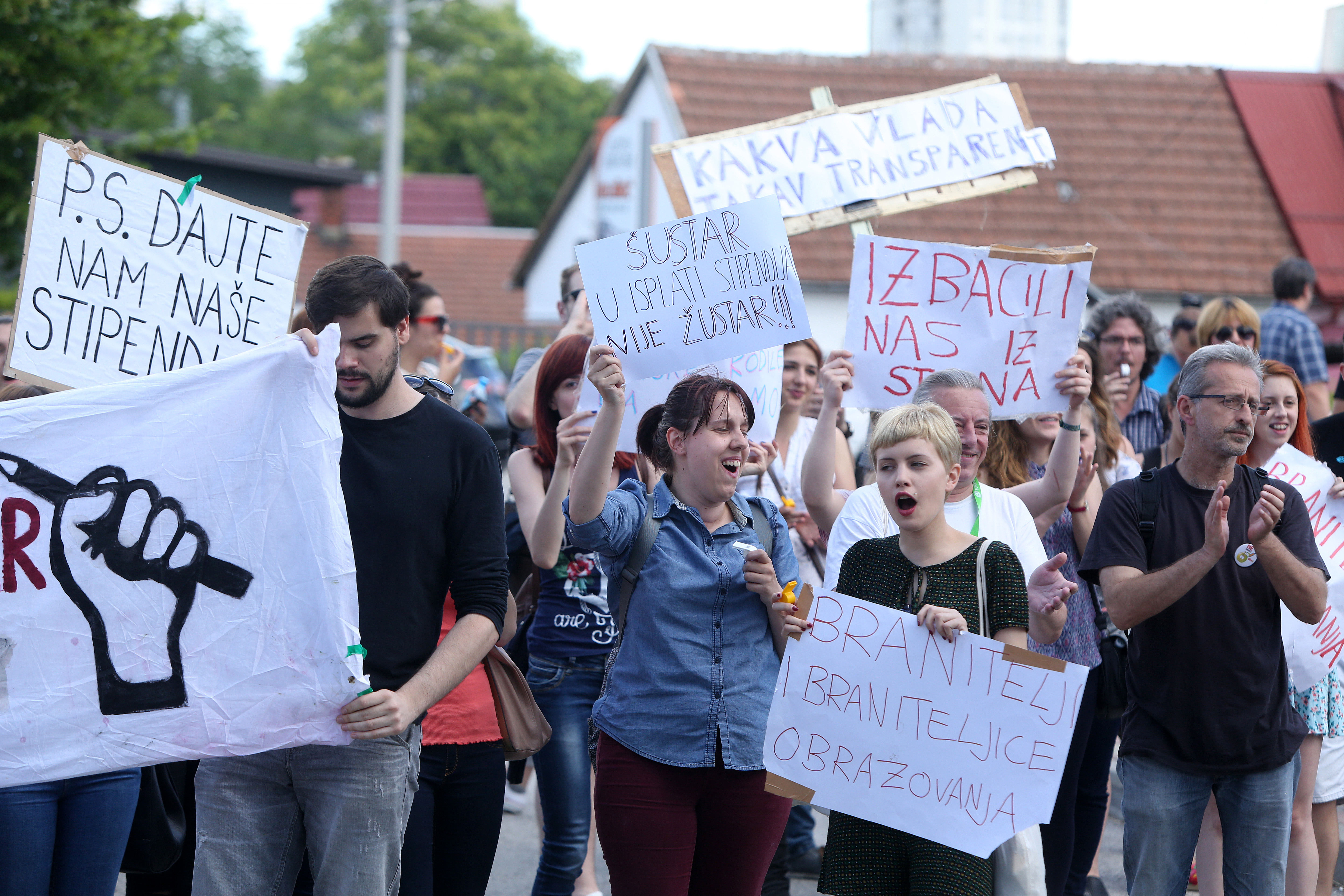 Studenti i studentice se pridružili/e kolegicama u prosvjedu ispred MZOS-a