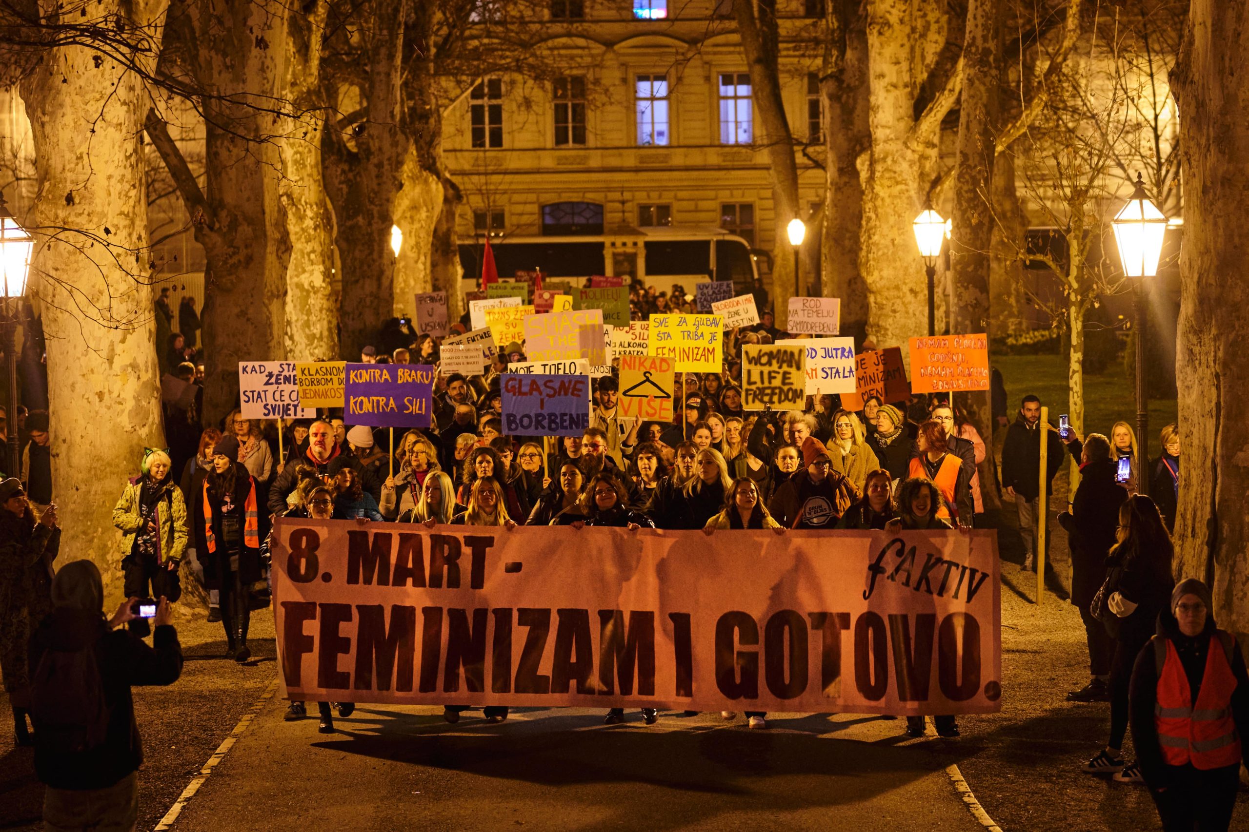 Više od 10.000 ljudi na Noćnom maršu u Zagrebu