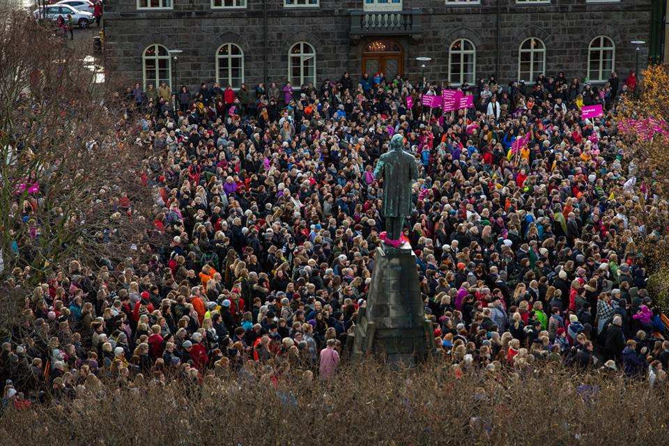 Žene na Islandu otišle s posla u 14.38 kako bi prosvjedovale protiv jaza u plaćama