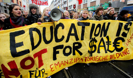 Prosvjed studenata protiv novog modela plaćanja školarina