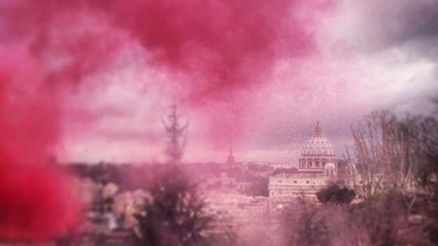 Ružičasti dim iznad Vatikana! Vrijeme je za zaređivanje žena!