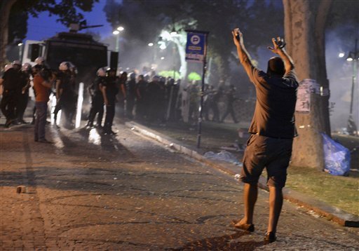 Ponovno suzavcem na prosvjednike i prosvjednice u Turskoj
