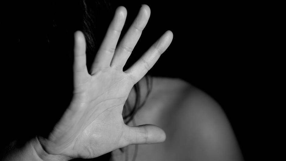 Australija: povećan broj zahtjeva za ‘sigurnim mobitelima’ za žene žrtve nasilja