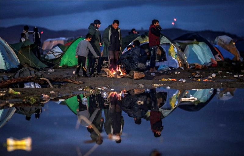 NATO poslao ratne brodove u Egejsko more, Grčka želi vraćati izbjeglice u Tursku