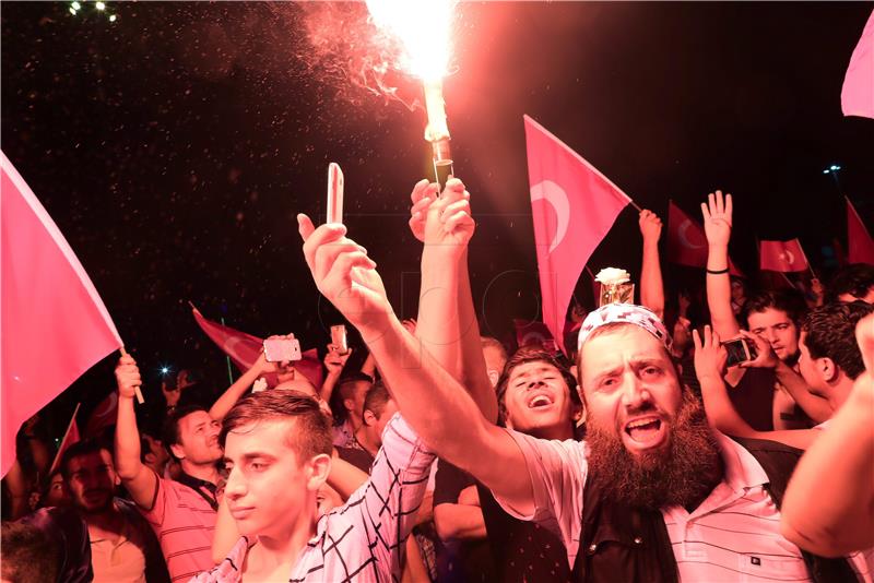 Čistke u Turskoj, Erdogan sam iscenirao udar?
