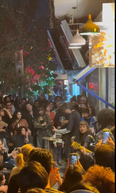 Snimka rock svirke na ulicama Teherana