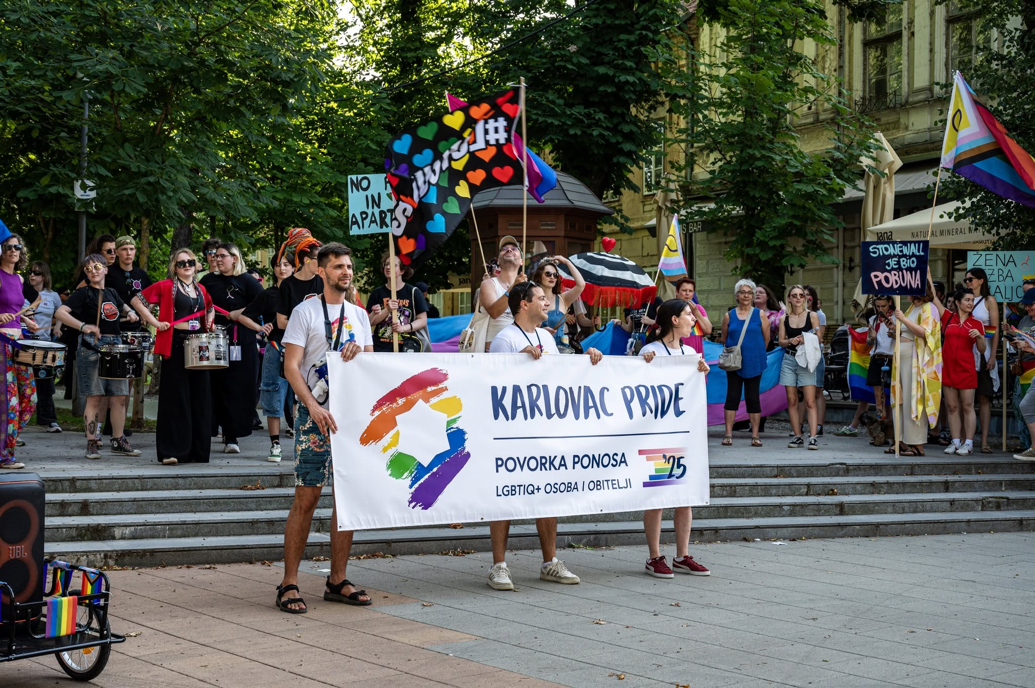 Hodamo za one koji svoje živote još uvijek žive u strahu i skrivanju