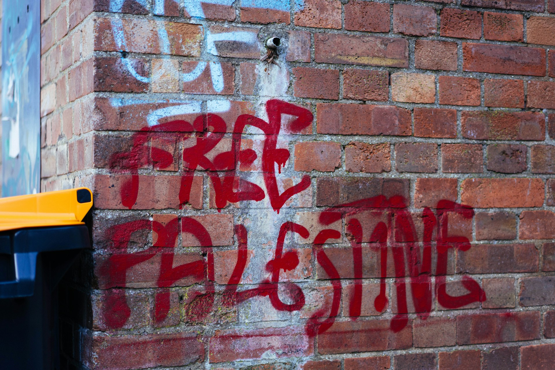 Zid na kojem piše (grafit): "Free Palestine"
